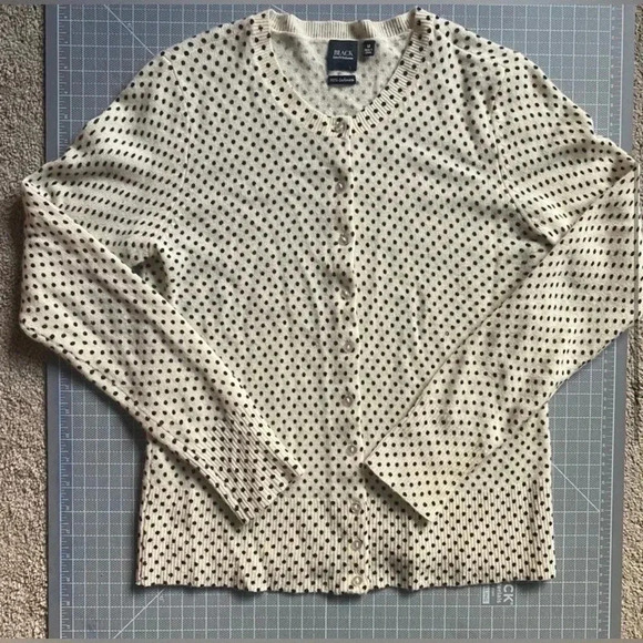 SAKS Fifth Avenue Black Label 100% Cashmere Cardigan Sweater Size Medium - Picture 2 of 7
